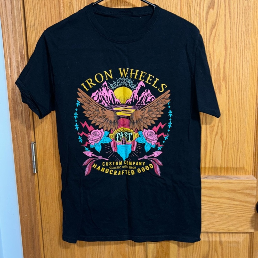 T shirt, no brand name, black shirt